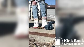 Crappy walk in Women’s Sneakers
