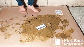 She Crush The Stupid Aaron