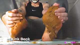 Hot Girl Shitting on her bare sexy feet
