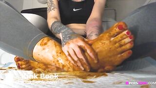 Hot Girl Shitting on her bare sexy feet