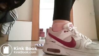 Squeezing out Turd for Gross Sub