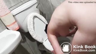 Human toilet pisses on her head by herself
