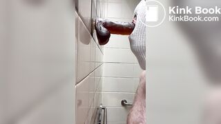 CLEANING OFF A SHITTY DOMINANT BOTTOMS DILDO
