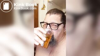 My glass of piss looks like a beer and tastes like