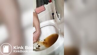 Scat_slut hungry for shit t and thirsty for urine