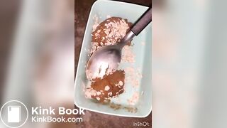 Une reine adore bouffer sa merde