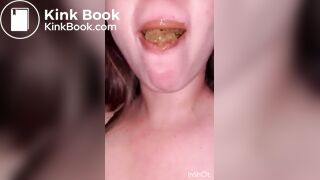 Une reine adore bouffer sa merde