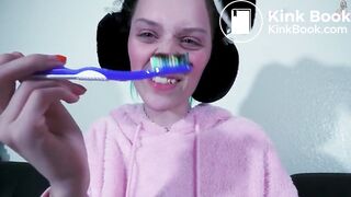 Mar1a Anj3l Shit Toothpaste