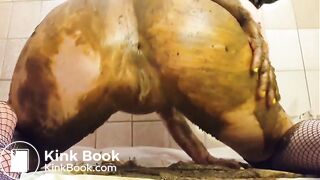 dirty cam girl playing with own shit