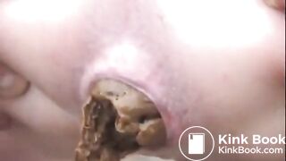 Girls pooping outdoor