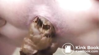 Girls pooping outdoor