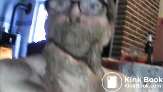 Singlemann allein zu Hause