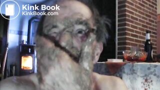 Singlemann allein zu Hause