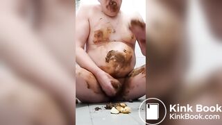 Piggy me, eating an apple