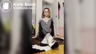 Solo scat MILF shitting on her feet