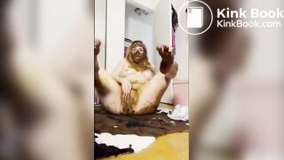 Solo scat MILF shitting on her feet