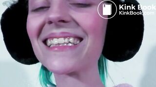 Maria Anjel shit toothpaste