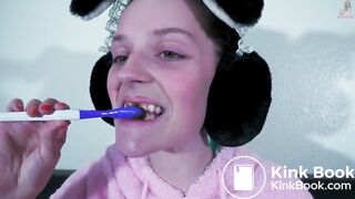 Maria Anjel shit toothpaste