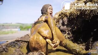 Rada Brewer Bucket Trap - falling in cowshit