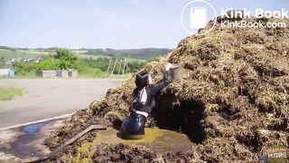 Rada Brewer Bucket Trap - falling in cowshit