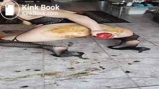 Scat loving girl