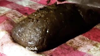 Je m'amuse avec mon sexe contre mon cul sale, je me chie sur la bite, j'élate tout