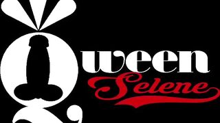 Stretching Qween Selene’s loose pussy with a giant plug in a strapon
