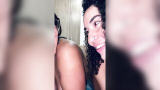 Te hablamos sucio mientras nos olemos y lamamos el culo dirty como las perras que somos