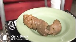 Daisy shitting big turd