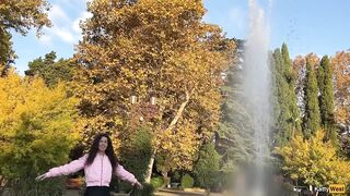 Katty shows her tits in a public park. Public flashing