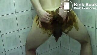 Pisse et fist merdeux à l'hotel