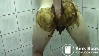 Pisse et fist merdeux à l'hotel