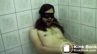 Pisse et fist merdeux à l'hotel