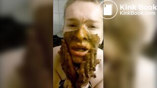 Boyfriend shits for his girlfriends pleasure