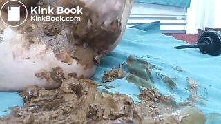 Solo scat fun with poppers