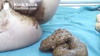 Solo scat fun with poppers