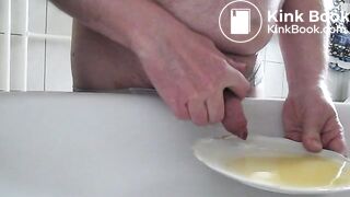 Piss onto plate and play