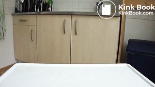 Ich scheiße mal wieder auf den Küchentisch
