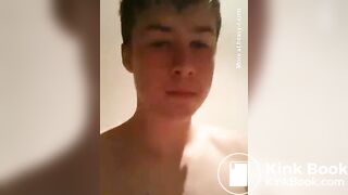 Twink smears own face