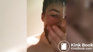 Twink smears own face