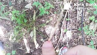 Teen piss in the wood