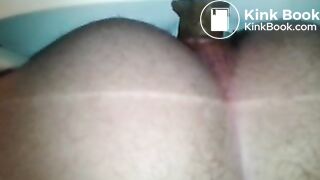 haciendo popo en una tapa