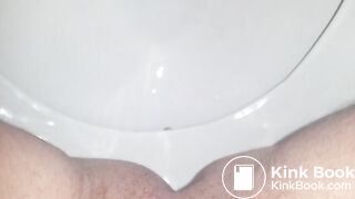 Dicke Wurst ins Klo gedrückt ;)