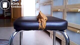 Küchenstuhl vollgeschissen