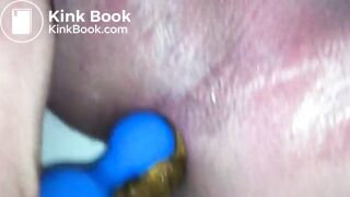 Toy im arsch und gekackt
