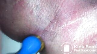 Toy im arsch und gekackt