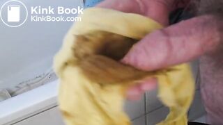 Wank with shit in yellow pants