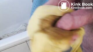 Wank with shit in yellow pants