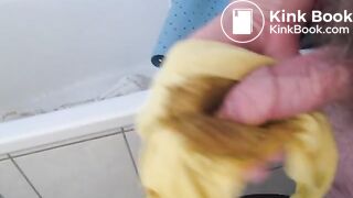 Wank with shit in yellow pants