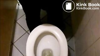 Auf öffentlichem Klo 2